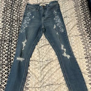 Hollister High Waisted Jeans with embroidery SZ 1R W25 L31